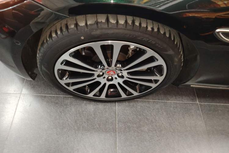 Used Jaguar XFL 2023 XFL 2.0T P250 Two-Wheel-Drive Luxury Deluxe Edition Left Front Wheel Hub