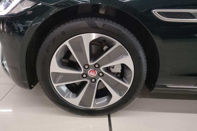 Used Jaguar XFL 2023 XFL 2.0T P200 Two-Wheel-Drive Elite Luxury Edition Left Front Wheel Hub