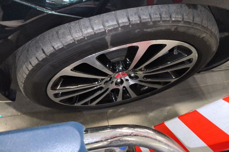 Used Jaguar XFL 2023 XFL 2.0T P250 Two-Wheel-Drive Luxury Deluxe Edition Left Front Wheel Hub