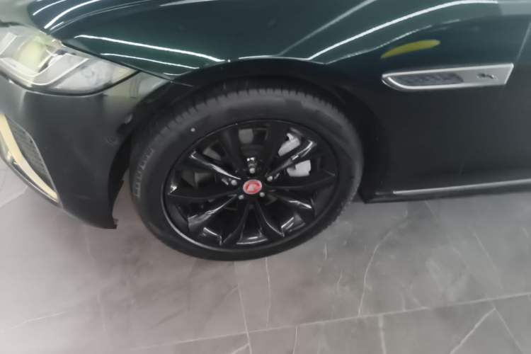 Used Jaguar XFL 2023 XFL 2.0T P250 Two-Wheel-Drive Elite Sport Gold Edition Left Front Wheel Hub