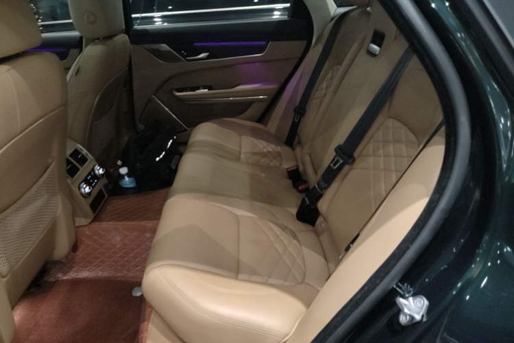 Used Jaguar XFL 2023 XFL 2.0T P250 Two-Wheel-Drive Prestige Luxury Gold Edition Left Rear Seat
