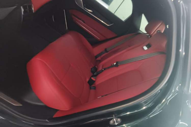 Used Jaguar XFL 2023 XFL 2.0T P250 Two-Wheel-Drive Elite Sport Gold Edition Left Rear Seat