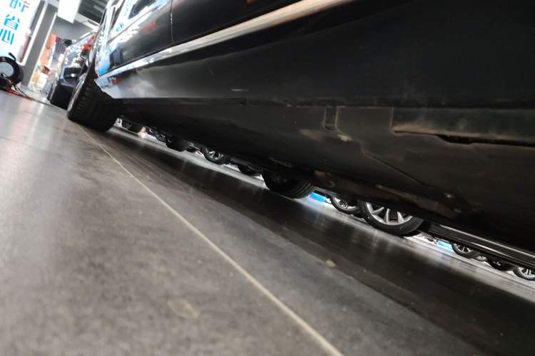 Used Jaguar XFL 2023 XFL 2.0T P250 Two-Wheel-Drive Luxury Deluxe Edition Left Side Sill