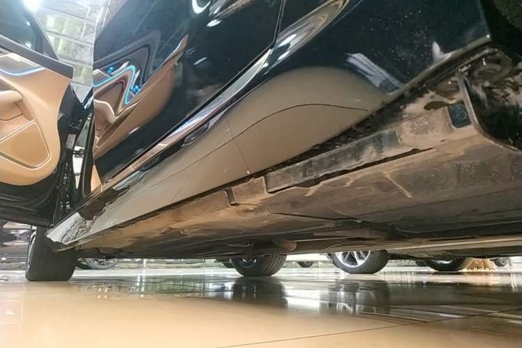Used Jaguar XFL 2023 XFL 2.0T P250 Two-Wheel-Drive Luxury Deluxe Edition Left Side Sill