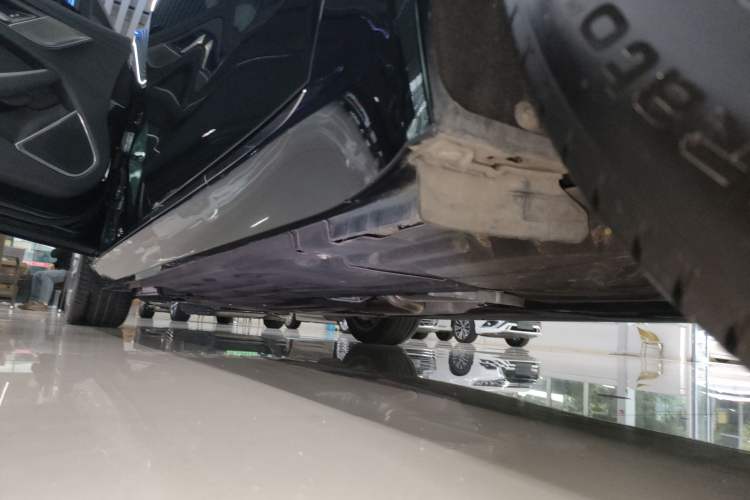 Used Jaguar XFL 2023 XFL 2.0T P200 Two-Wheel-Drive Elite Luxury Edition Left Side Sill