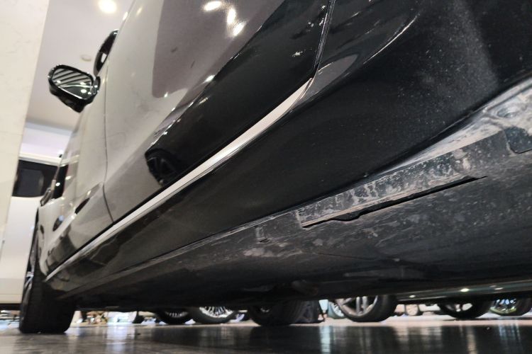 Used Jaguar XFL 2023 XFL 2.0T P250 Two-Wheel-Drive Luxury Deluxe Edition Left Side Sill