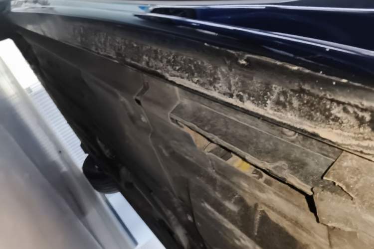 Used Jaguar XFL 2023 XFL 2.0T P250 Two-Wheel-Drive Elite Sport Gold Edition Left Side Sill