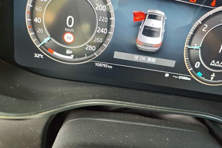 Used Jaguar XFL 2023 XFL 2.0T P200 Two-Wheel-Drive Elite Luxury Edition Odometer Close Up