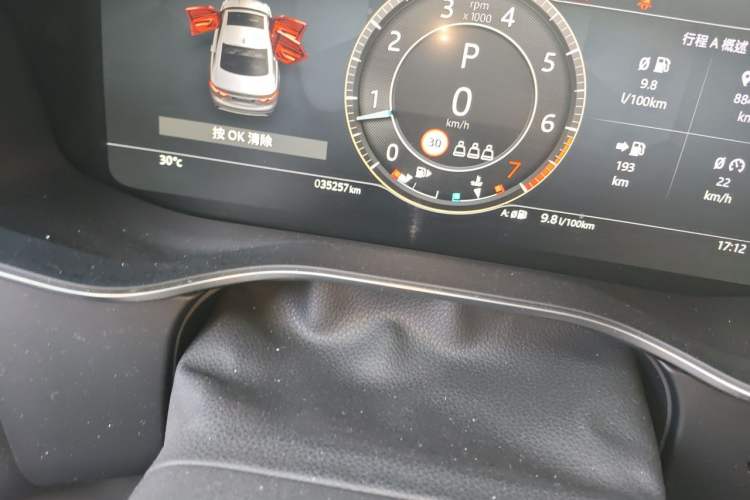 Used Jaguar XFL 2023 XFL 2.0T P200 Two-Wheel-Drive Elite Luxury Edition Odometer Close Up
