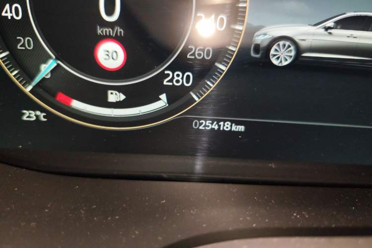 Used Jaguar XFL 2023 XFL 2.0T P250 Two-Wheel-Drive Luxury Deluxe Edition Odometer Close Up