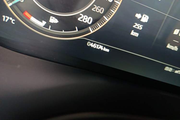 Used Jaguar XFL 2023 XFL 2.0T P250 Two-Wheel-Drive Luxury Deluxe Edition Odometer Close Up