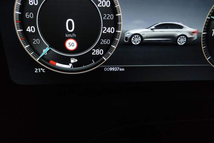Used Jaguar XFL 2023 XFL 2.0T P250 Two-Wheel-Drive Elite Sport Edition Odometer Close Up