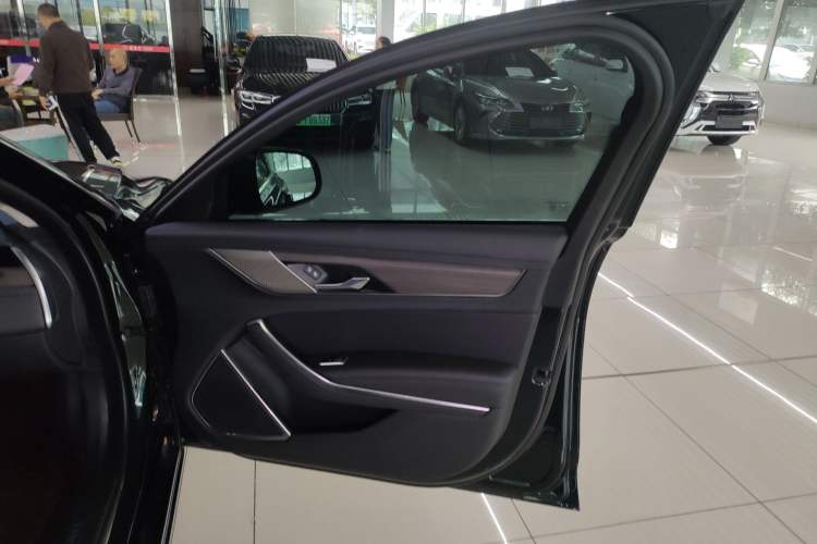 Used Jaguar XFL 2023 XFL 2.0T P200 Two-Wheel-Drive Elite Luxury Edition Right Front Door Interior