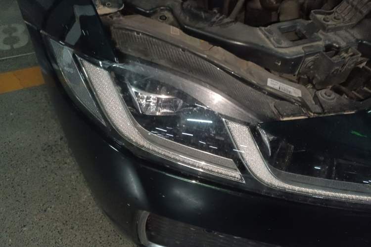 Used Jaguar XFL 2023 XFL 2.0T P250 Two-Wheel-Drive Luxury Deluxe Edition Right Front Headlight
