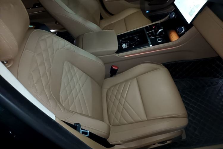 Used Jaguar XFL 2023 XFL 2.0T P250 Two-Wheel-Drive Luxury Deluxe Edition Right Front Seat