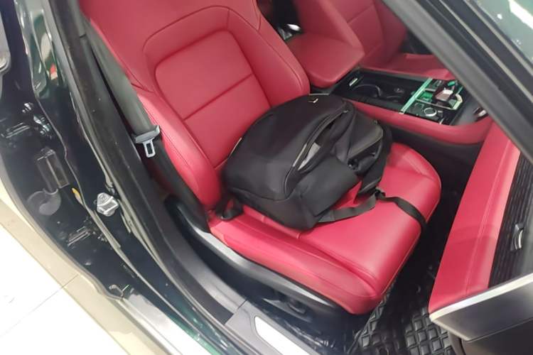 Used Jaguar XFL 2023 XFL 2.0T P250 Two-Wheel-Drive Elite Sport Edition Right Front Seat