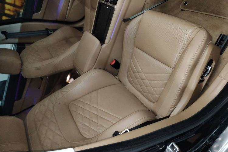 Used Jaguar XFL 2023 XFL 2.0T P250 Two-Wheel-Drive Luxury Deluxe Edition Right Front Seat