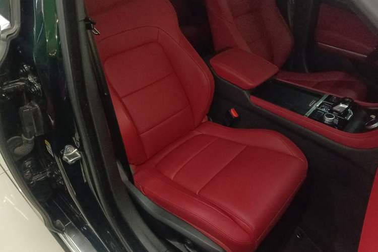 Used Jaguar XFL 2023 XFL 2.0T P250 Two-Wheel-Drive Elite Sport Edition Right Front Seat