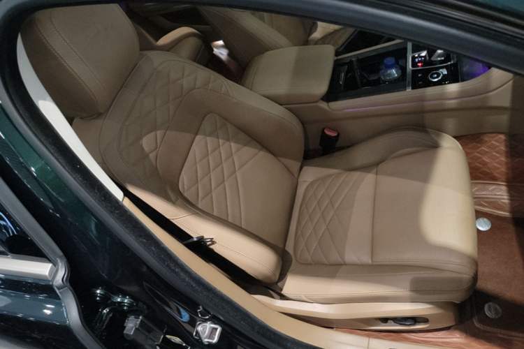 Used Jaguar XFL 2023 XFL 2.0T P250 Two-Wheel-Drive Prestige Luxury Gold Edition Right Front Seat