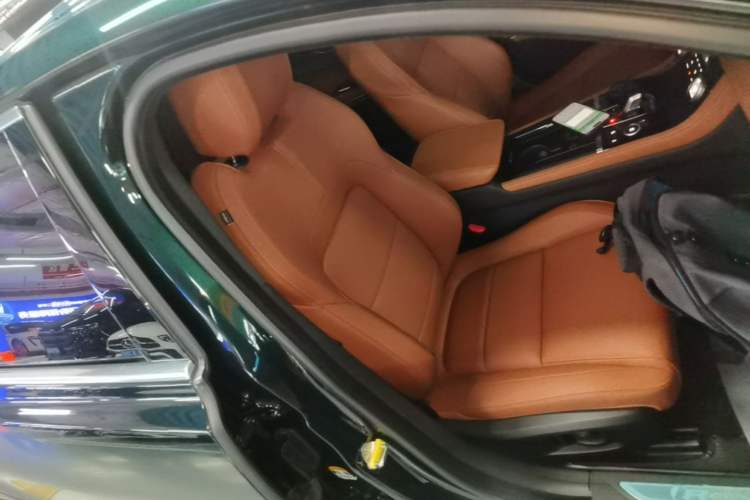 Used Jaguar XFL 2023 XFL 2.0T P250 Two-Wheel-Drive Elite Sport Edition Right Front Seat