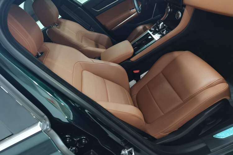 Used Jaguar XFL 2023 XFL 2.0T P250 Two-Wheel-Drive Elite Sport Edition Right Front Seat