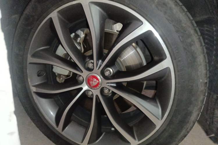 Used Jaguar XFL 2023 XFL 2.0T P250 Two-Wheel-Drive Elite Sport Edition Right Front Wheel Hub