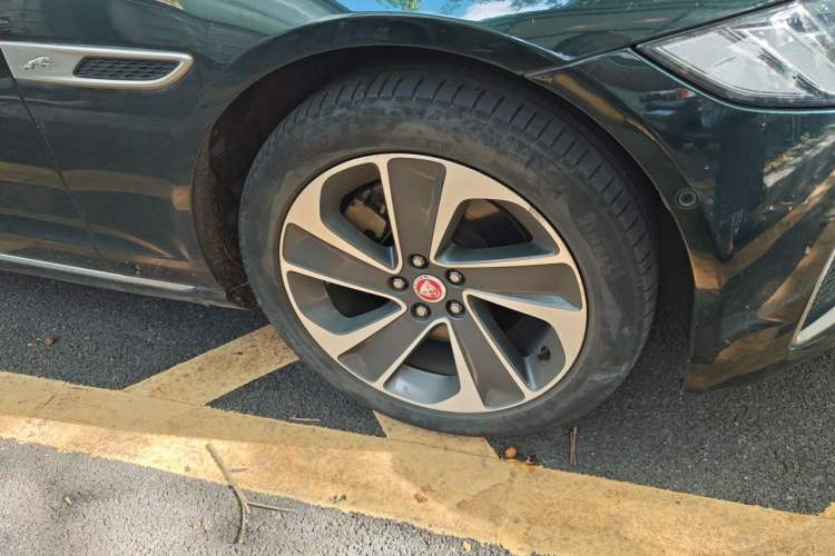 Used Jaguar XFL 2023 XFL 2.0T P200 Two-Wheel-Drive Elite Luxury Edition Right Front Wheel Hub