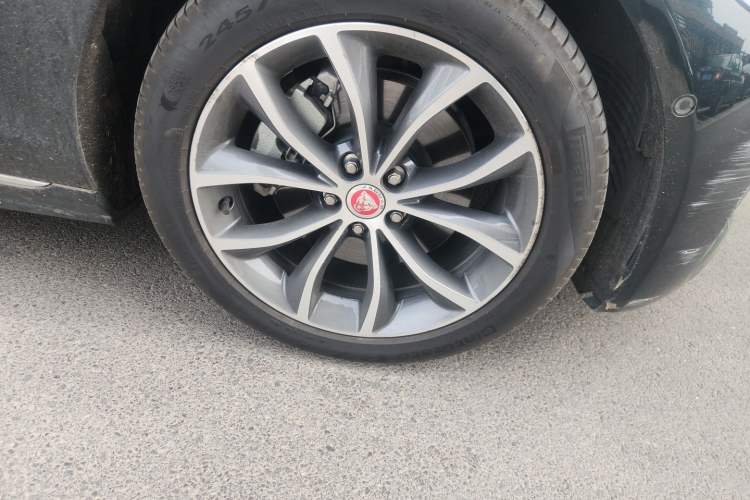 Used Jaguar XFL 2023 XFL 2.0T P250 Two-Wheel-Drive Elite Sport Edition Right Front Wheel Hub
