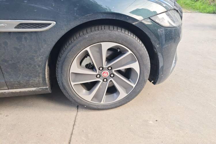 Used Jaguar XFL 2023 XFL 2.0T P200 Two-Wheel-Drive Elite Luxury Edition Right Front Wheel Hub