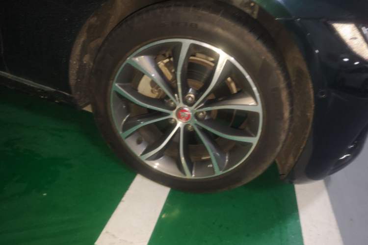 Used Jaguar XFL 2023 XFL 2.0T P250 Two-Wheel-Drive Elite Sport Edition Right Front Wheel Hub