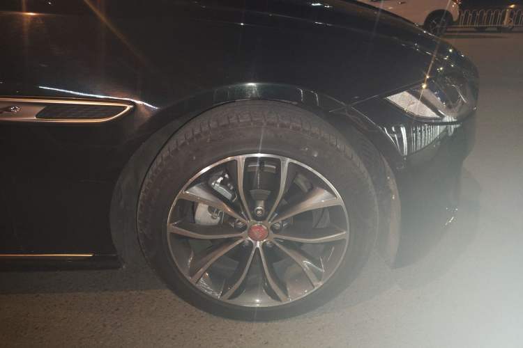 Used Jaguar XFL 2023 XFL 2.0T P250 Two-Wheel-Drive Elite Sport Edition Right Front Wheel Hub