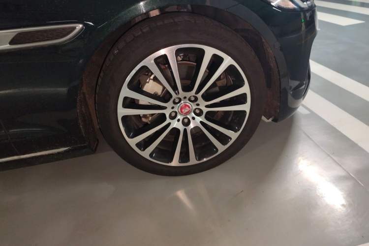 Used Jaguar XFL 2023 XFL 2.0T P250 Two-Wheel-Drive Luxury Deluxe Edition Right Front Wheel Hub