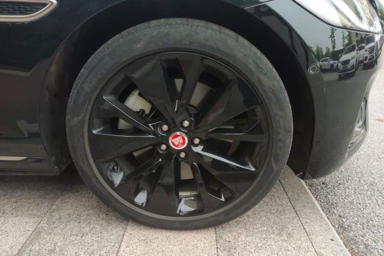 Used Jaguar XFL 2023 XFL 2.0T P300 Four-Wheel-Drive Flagship Sport Edition Right Front Wheel Hub