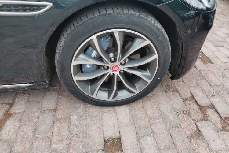 Used Jaguar XFL 2023 XFL 2.0T P250 Two-Wheel-Drive Elite Sport Edition Right Front Wheel Hub