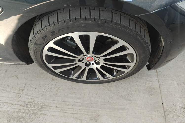 Used Jaguar XFL 2023 XFL 2.0T P250 Two-Wheel-Drive Luxury Deluxe Edition Right Front Wheel Hub