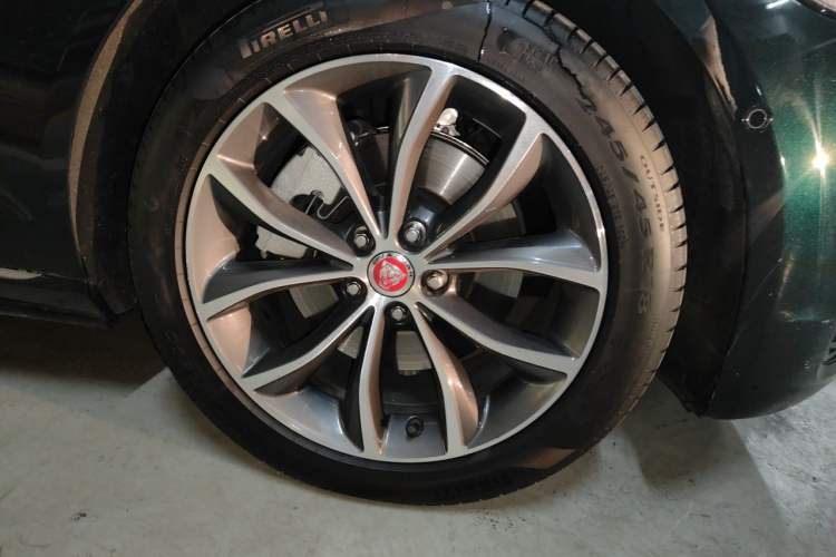Used Jaguar XFL 2023 XFL 2.0T P250 Two-Wheel-Drive Elite Sport Edition Right Front Wheel Hub