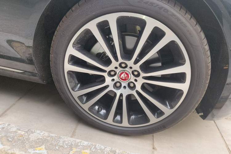 Used Jaguar XFL 2023 XFL 2.0T P250 Two-Wheel-Drive Luxury Deluxe Edition Right Front Wheel Hub