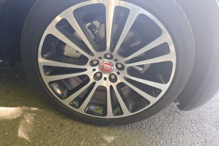 Used Jaguar XFL 2023 XFL 2.0T P250 Two-Wheel-Drive Luxury Deluxe Edition Right Front Wheel Hub