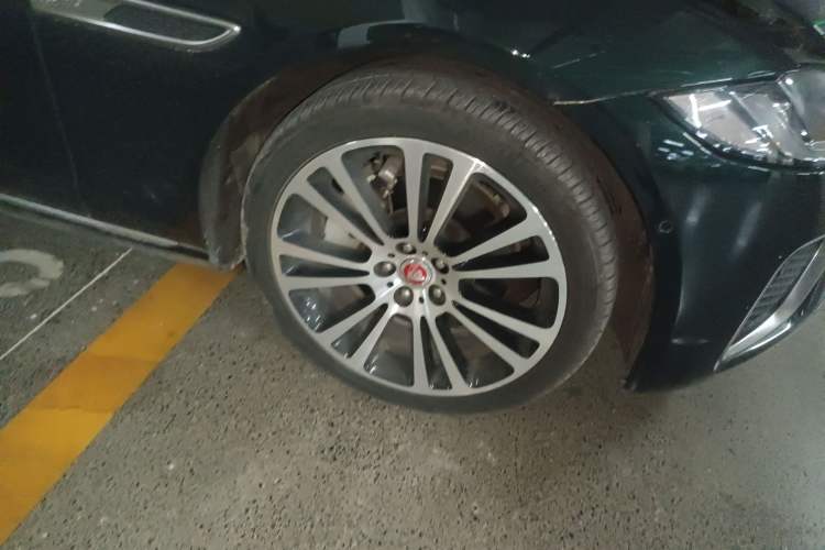 Used Jaguar XFL 2023 XFL 2.0T P250 Two-Wheel-Drive Luxury Deluxe Edition Right Front Wheel Hub