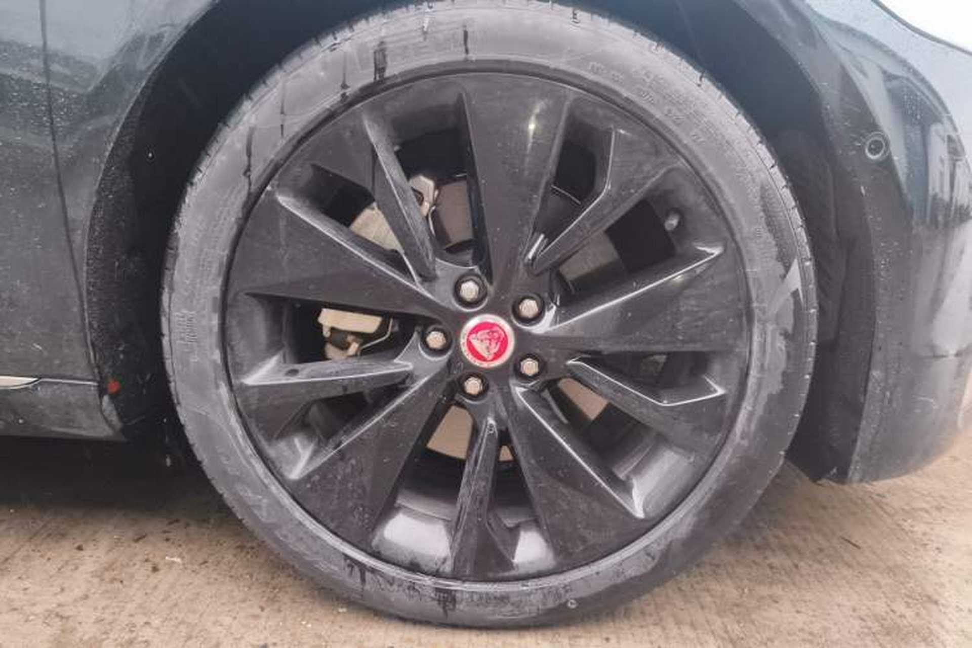 Used Jaguar XFL 2023 XFL 2.0T P250 Two-Wheel-Drive Prestige Luxury Gold Edition Right Front Wheel Hub