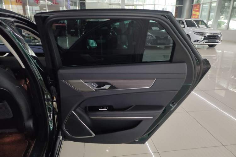 Used Jaguar XFL 2023 XFL 2.0T P200 Two-Wheel-Drive Elite Luxury Edition Right Rear Door Interior