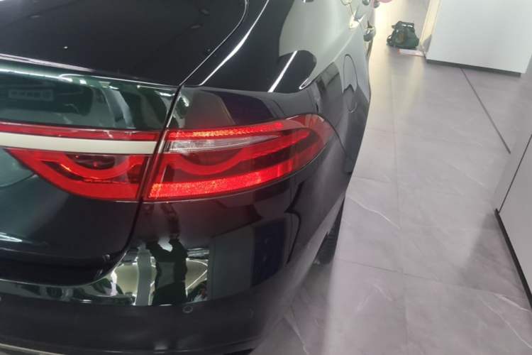 Used Jaguar XFL 2023 XFL 2.0T P250 Two-Wheel-Drive Elite Sport Gold Edition Right Rear Taillight