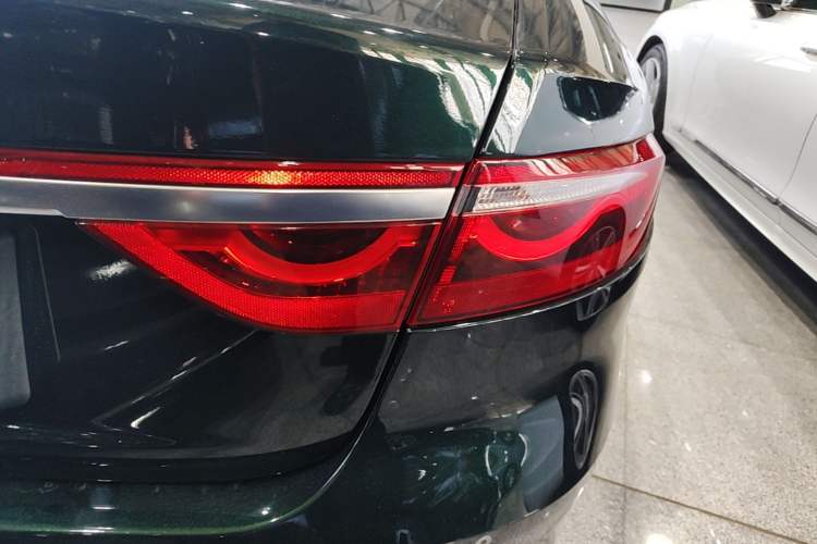 Used Jaguar XFL 2023 XFL 2.0T P200 Two-Wheel-Drive Elite Luxury Edition Right Rear Taillight