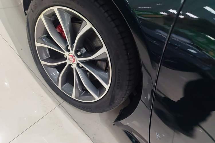 Used Jaguar XFL 2023 XFL 2.0T P250 Two-Wheel-Drive Elite Sport Edition Right Rear Wheel Hub
