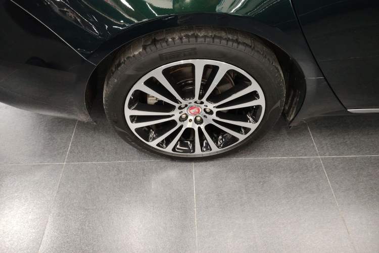 Used Jaguar XFL 2023 XFL 2.0T P250 Two-Wheel-Drive Luxury Deluxe Edition Right Rear Wheel Hub