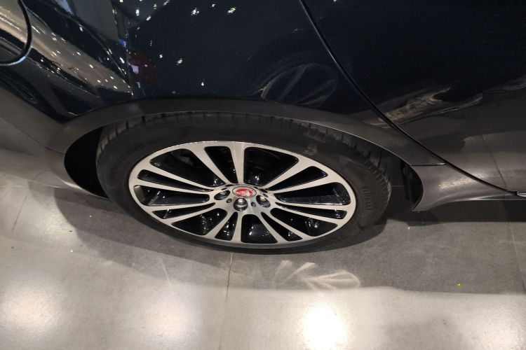 Used Jaguar XFL 2023 XFL 2.0T P250 Two-Wheel-Drive Luxury Deluxe Edition Right Rear Wheel Hub