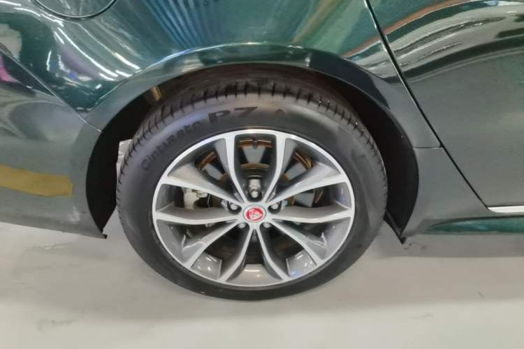 Used Jaguar XFL 2023 XFL 2.0T P250 Two-Wheel-Drive Elite Sport Edition Right Rear Wheel Hub