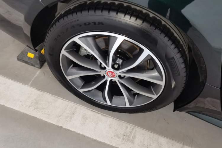 Used Jaguar XFL 2023 XFL 2.0T P250 Two-Wheel-Drive Elite Sport Edition Right Rear Wheel Hub