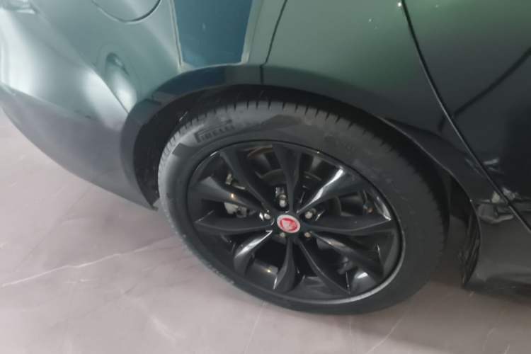 Used Jaguar XFL 2023 XFL 2.0T P250 Two-Wheel-Drive Elite Sport Gold Edition Right Rear Wheel Hub