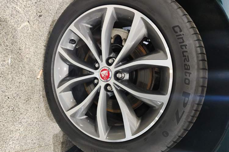 Used Jaguar XFL 2023 XFL 2.0T P200 Two-Wheel-Drive Elite Luxury Edition Right Rear Wheel Hub